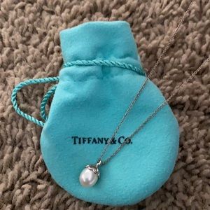 Pearl and hearts Tiffany necklace